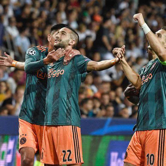 记者们自然 记者们自然