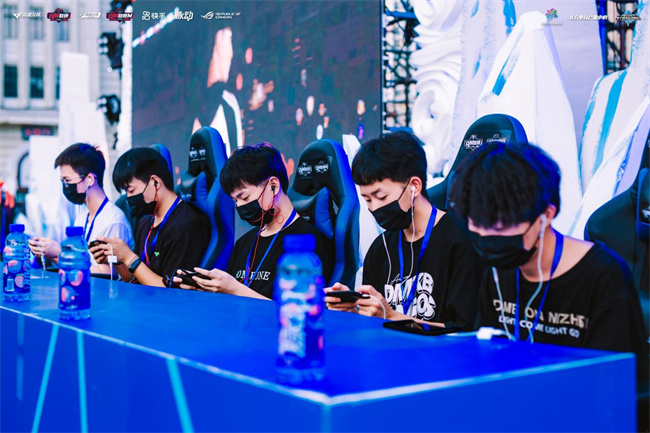 续约危机曾 续约危机曾