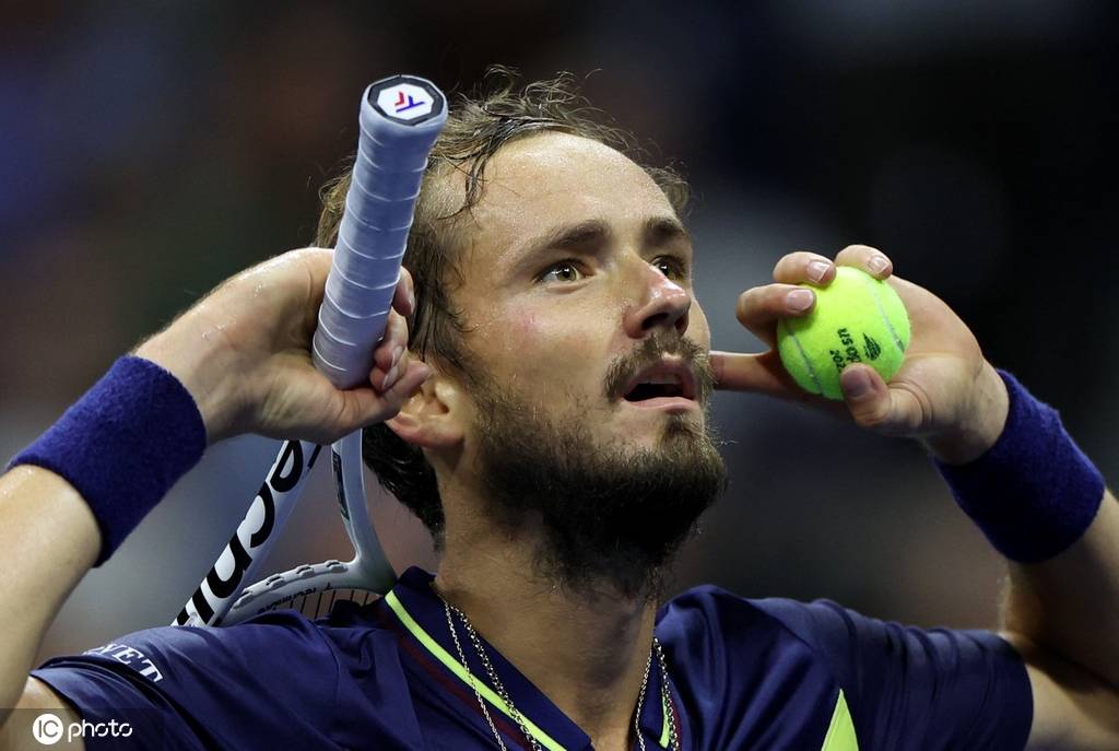 为什么棒球运动员在投球失误后会要求换一颗全新的棒球